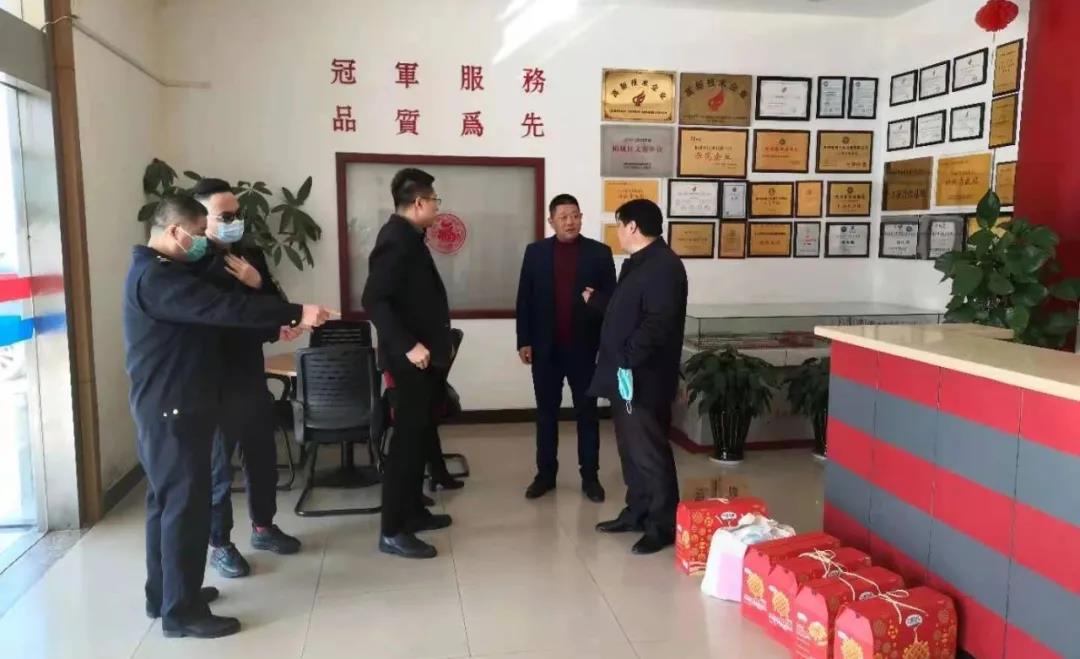 黃橋街道領(lǐng)導(dǎo)到冠科工業(yè)走訪慰問，為留蘇員工送來新春祝福
